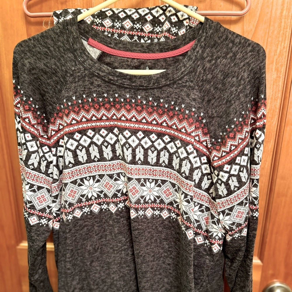 Cuddle duds pajamas. Worn only a few times. Black and red colored